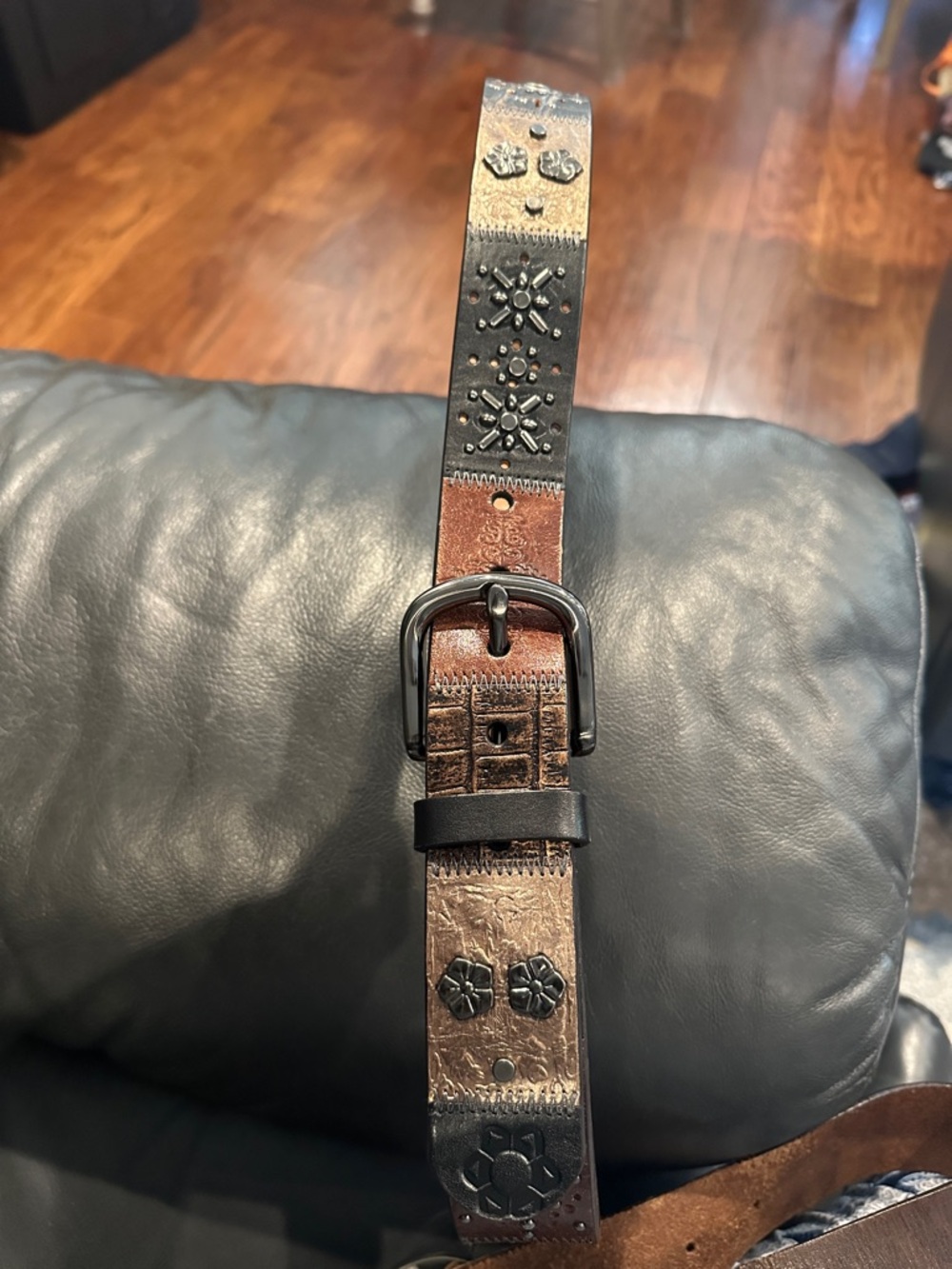 Fossil Brown Studded Leather Belt with Floral Detail - Picture 2 of 4